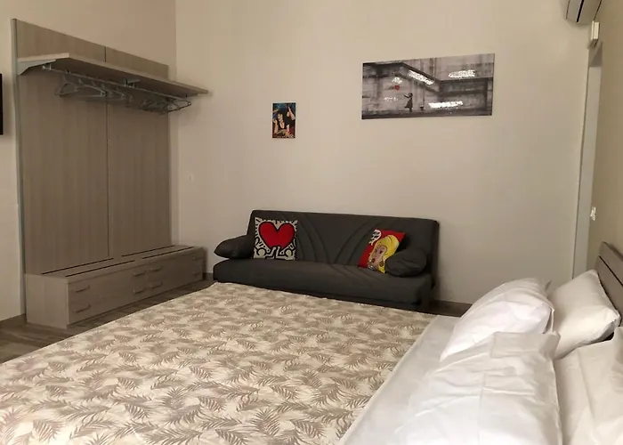 Konukevi Triquetra Ferrara